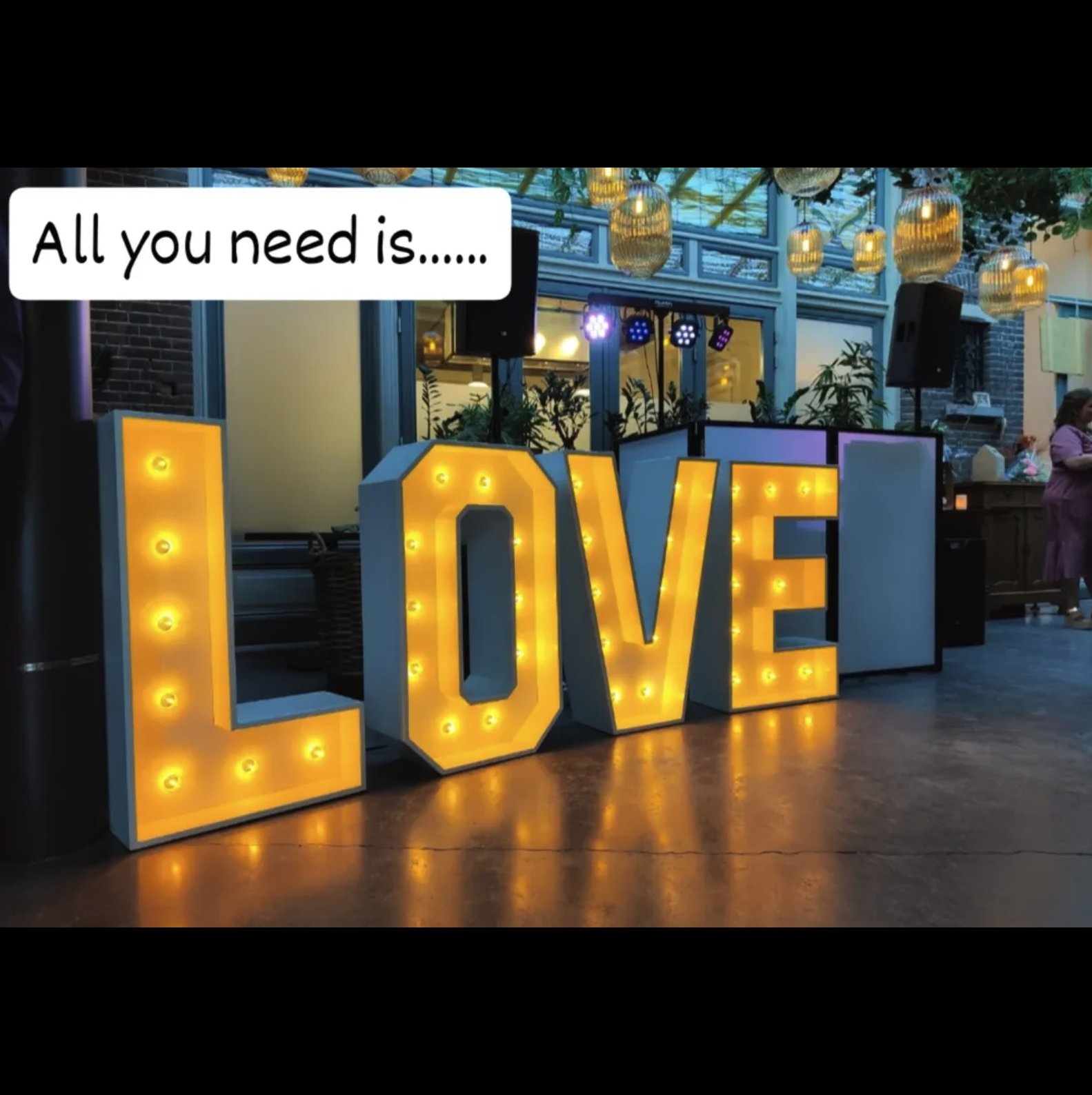 Booth Kings LOVE Letters bij een bruiloft — eyecatcher