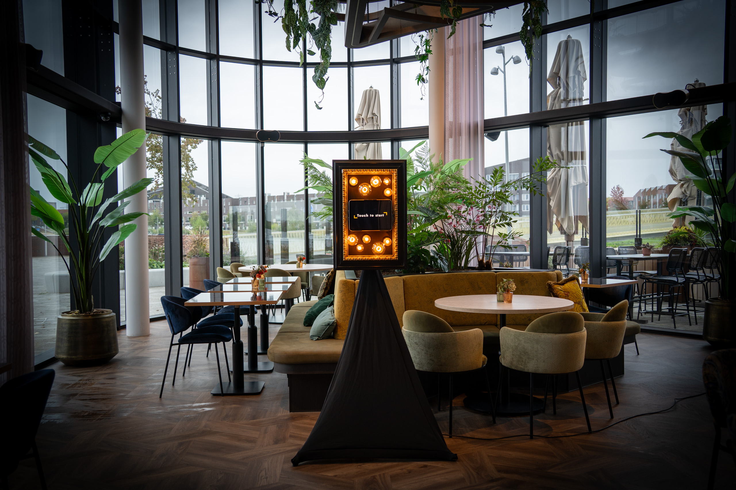 Shiny photobooth — flitskast met gouden frame